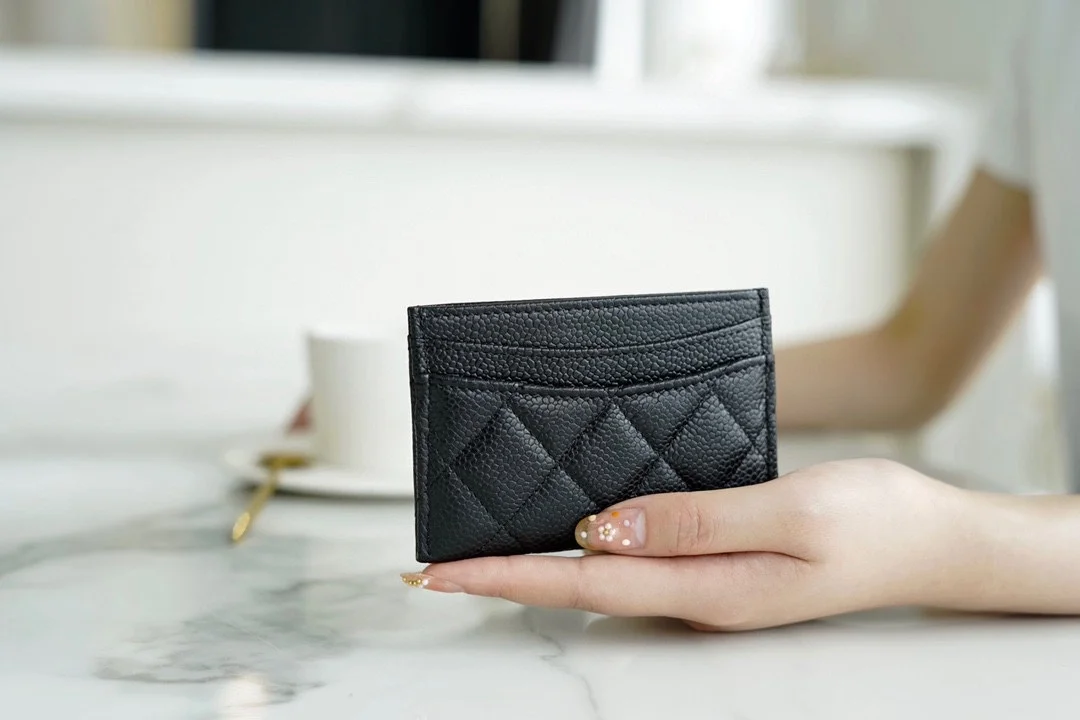 샤넬 클래식 카드 홀더 블랙 골드