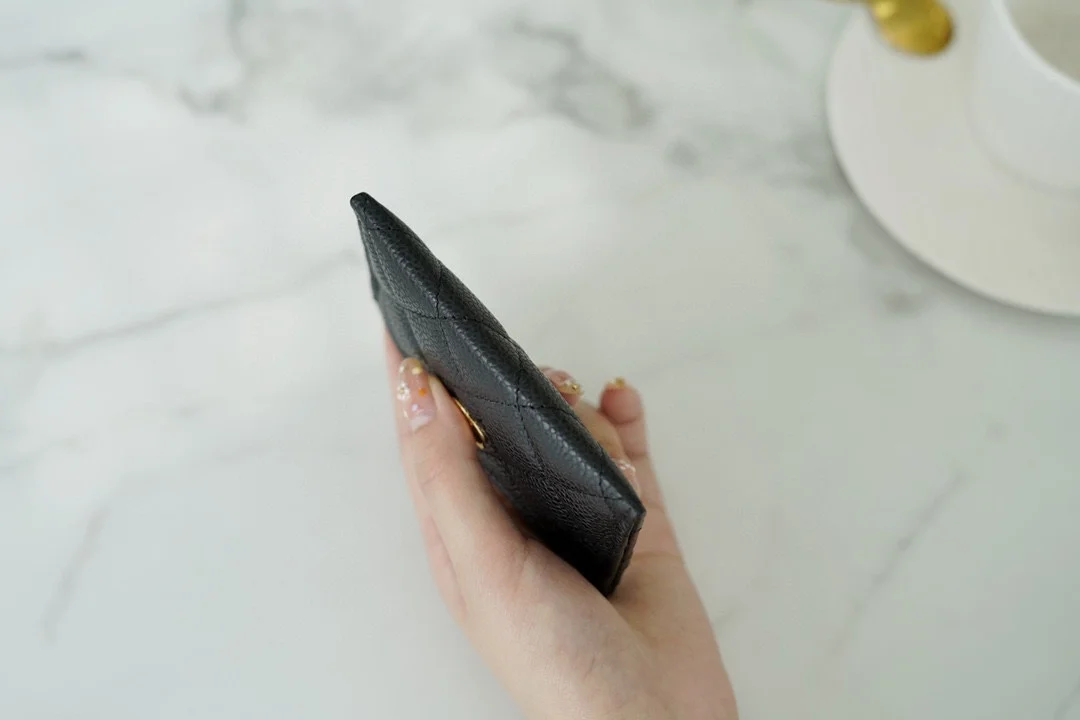 샤넬 클래식 카드 홀더 블랙 골드