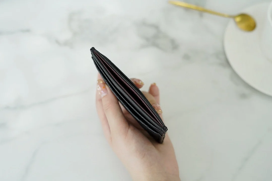 샤넬 클래식 카드 홀더 블랙 골드