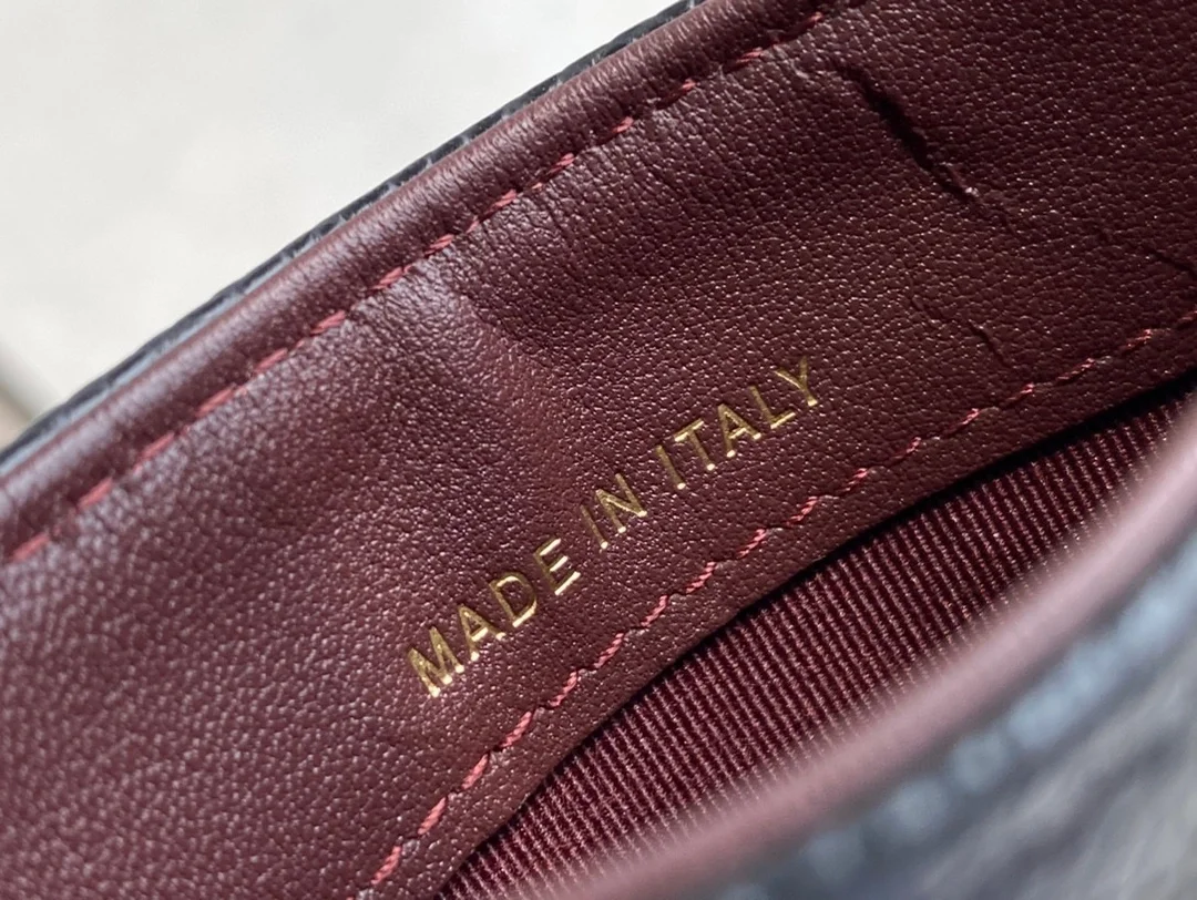 샤넬 클래식 카드 홀더 블랙 골드