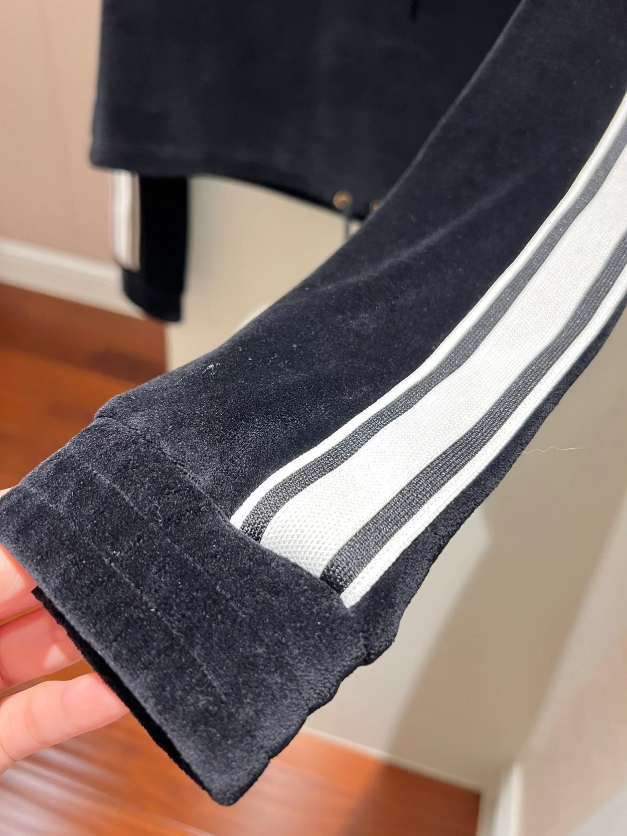 셀린느 벨벳 저지 크롭 후디