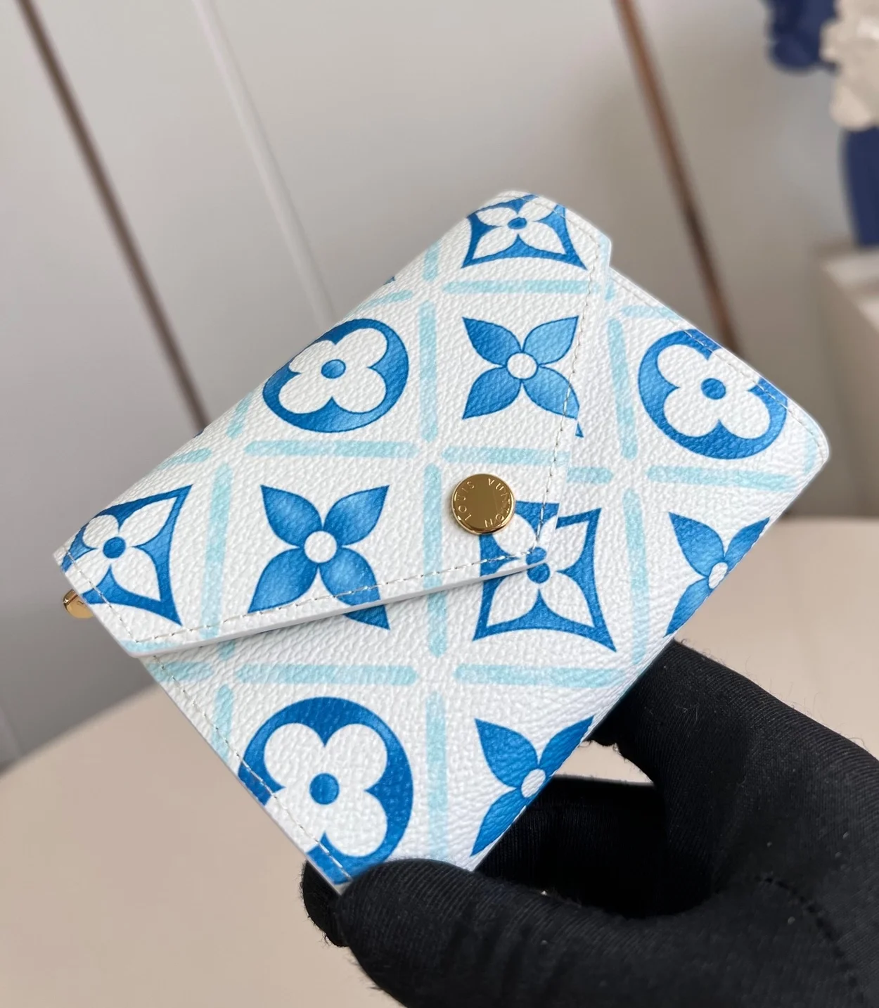 루이비통 빅토린 월릿 M83623