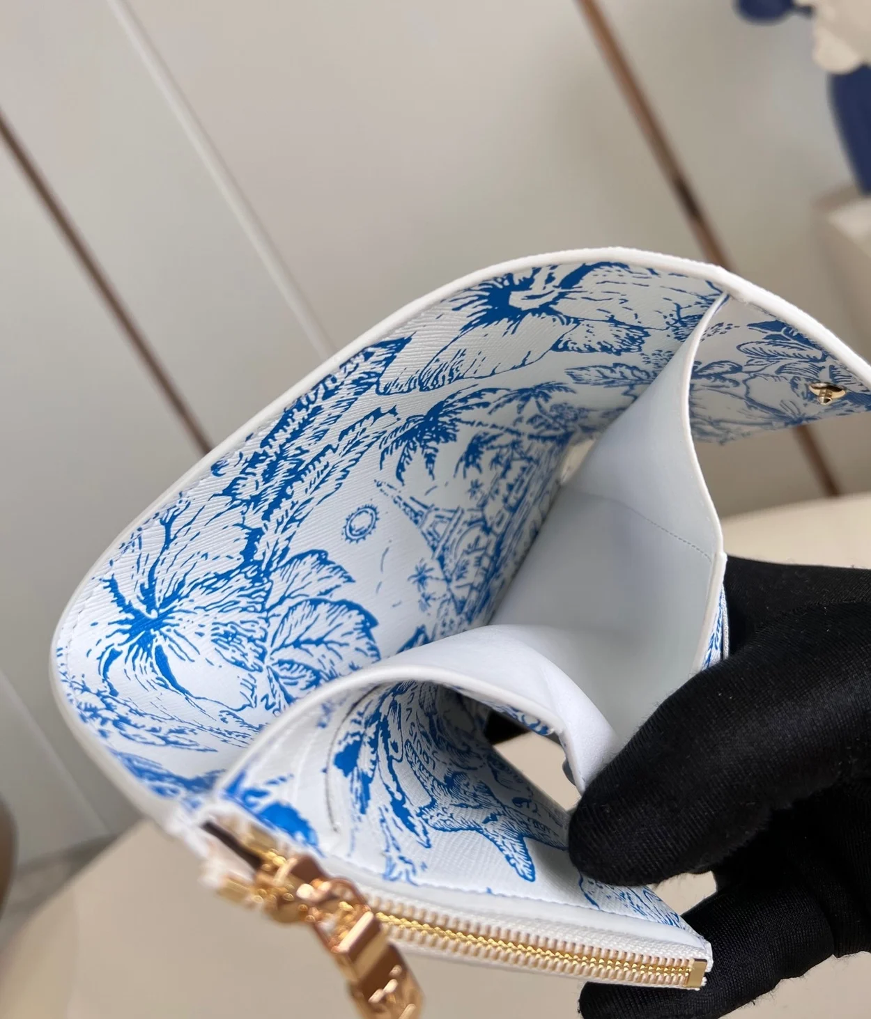 루이비통 빅토린 월릿 M83623