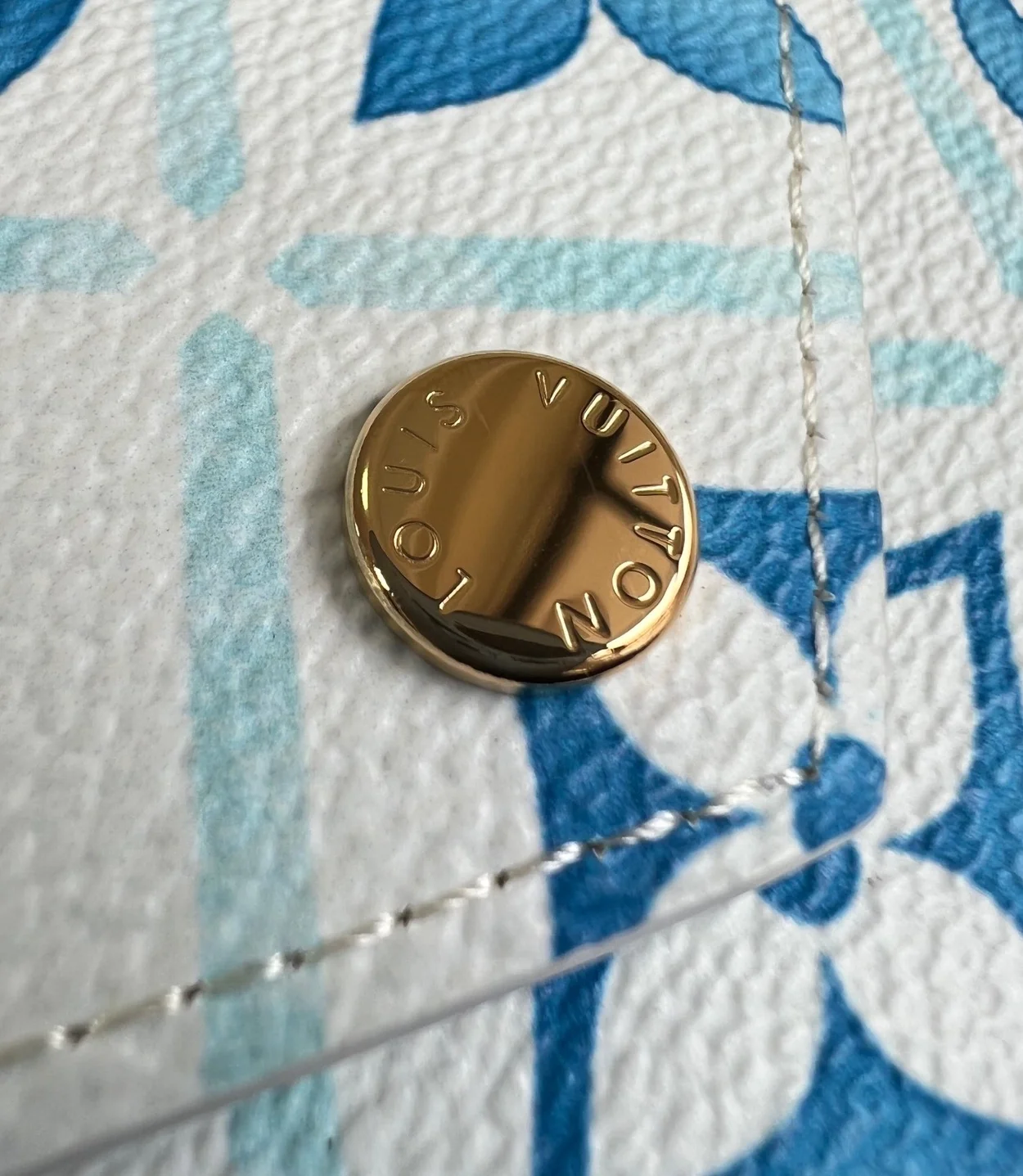 루이비통 빅토린 월릿 M83623