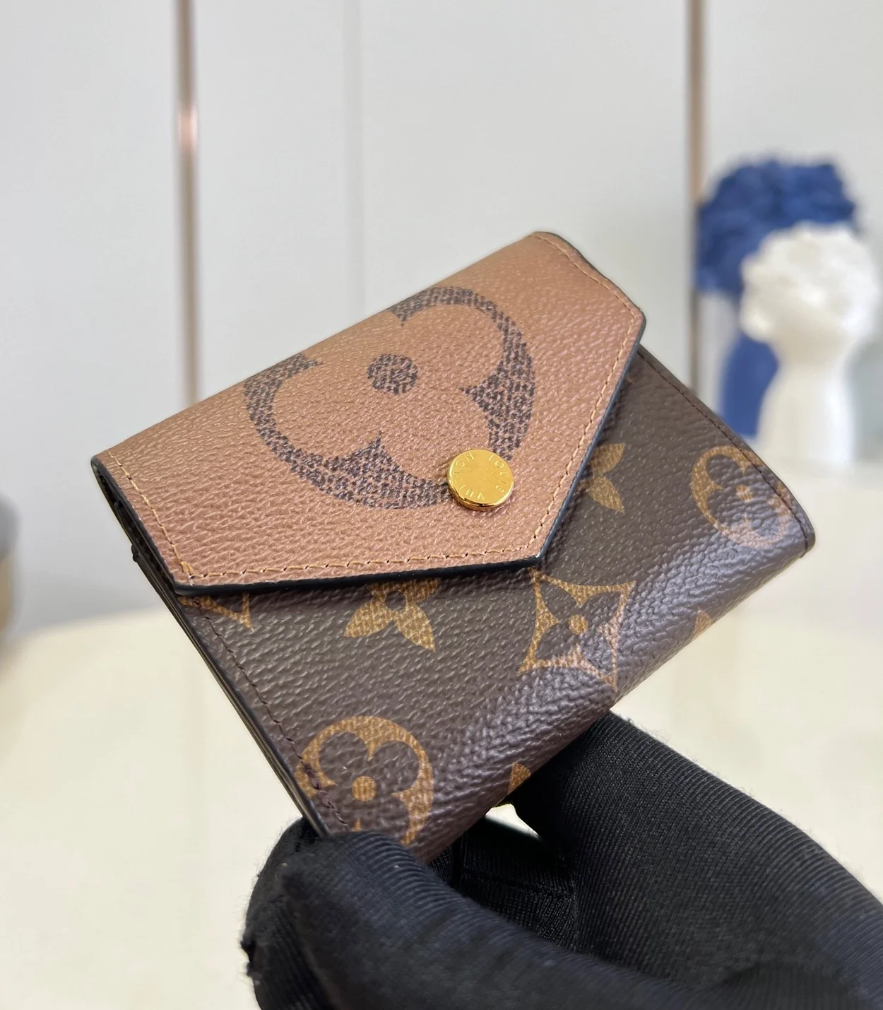 루이비통 조에 월릿 M80725