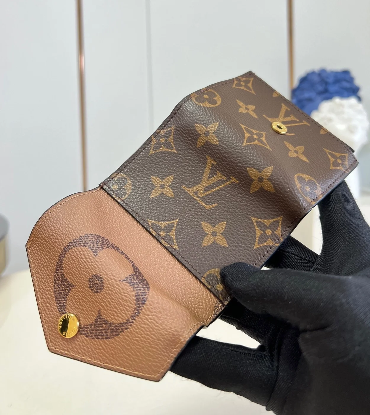 루이비통 조에 월릿 M80725