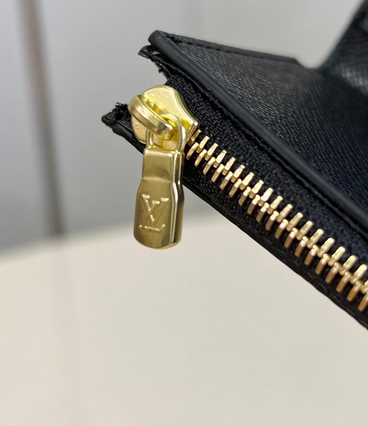 루이비통 조에 월릿 M80725