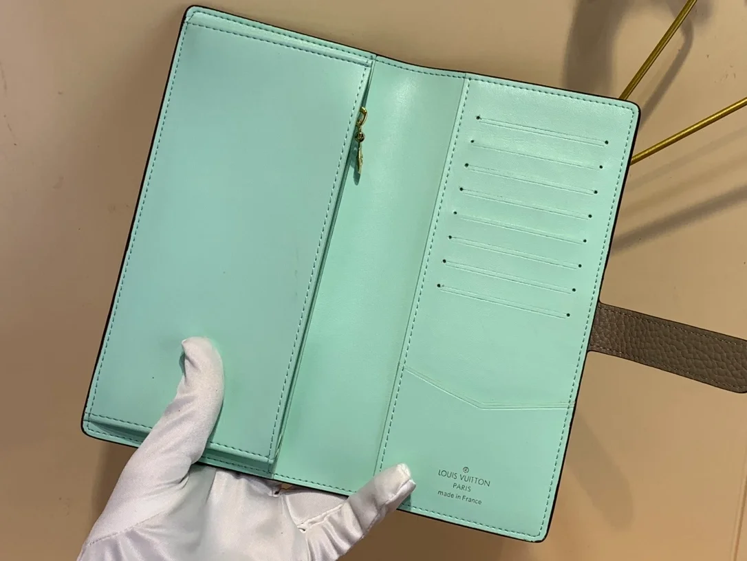 루이비통 토뤼옹 버티컬 월릿 M81367