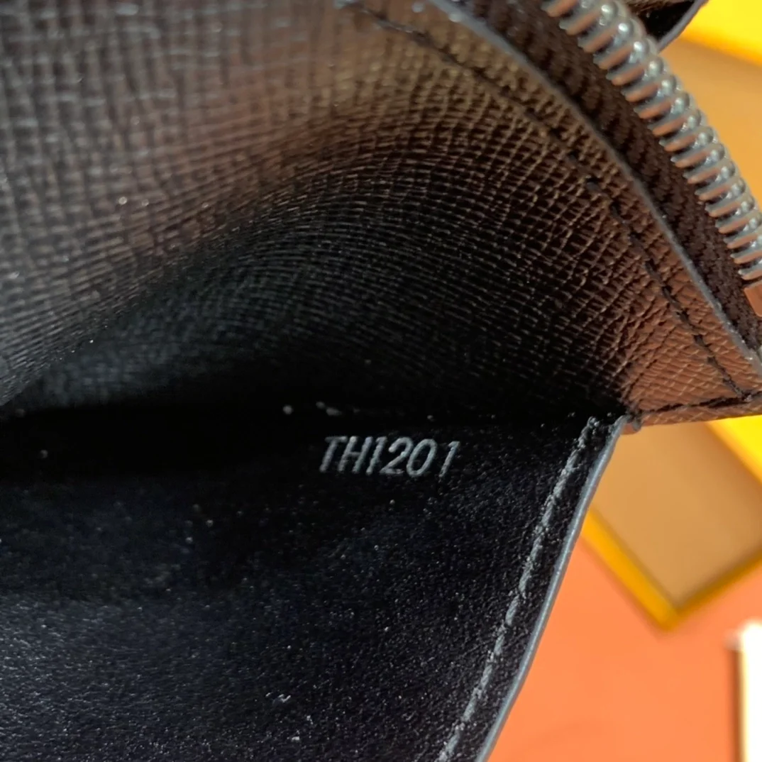 루이비통 코인 카드 홀더 M30271