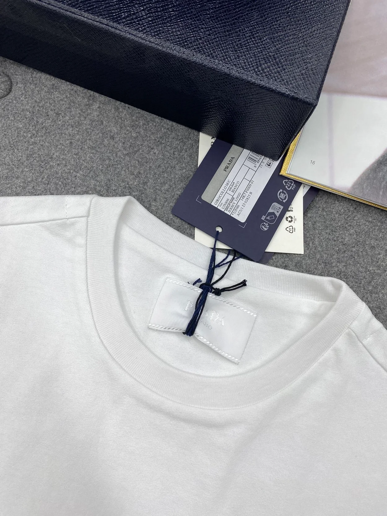 프라다 코튼 티셔츠 화이트