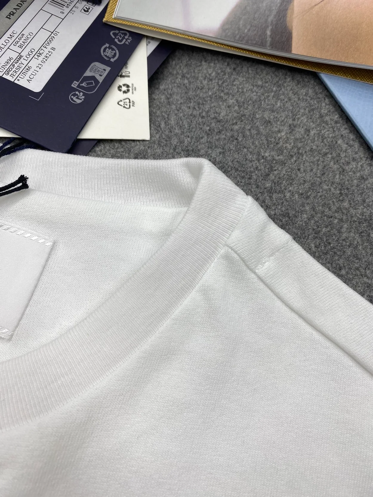 프라다 코튼 티셔츠 화이트