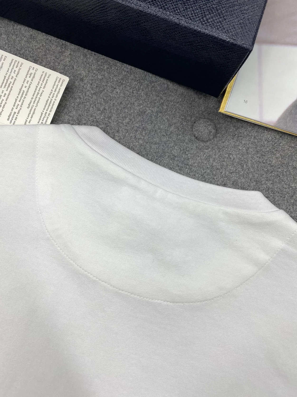 프라다 코튼 티셔츠 화이트