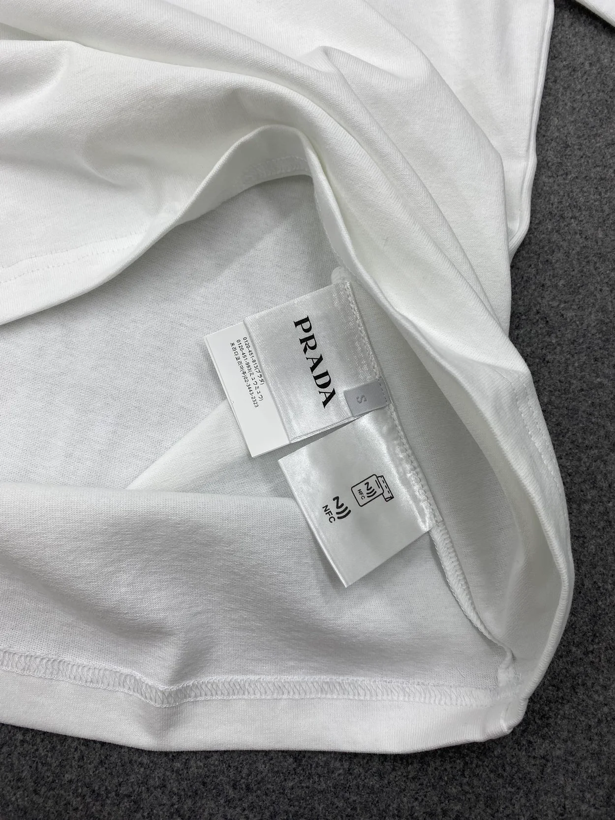 프라다 코튼 티셔츠 화이트