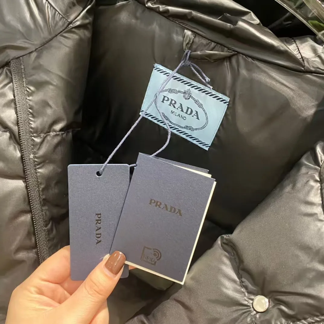 프라다 리나일론 크롭 컨버터블 다운 재킷 블랙