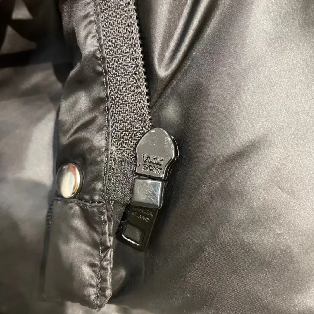 프라다 리나일론 크롭 컨버터블 다운 재킷 블랙