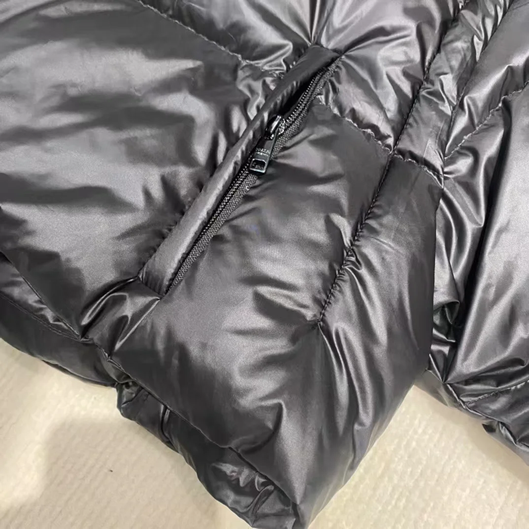 프라다 리나일론 크롭 컨버터블 다운 재킷 블랙