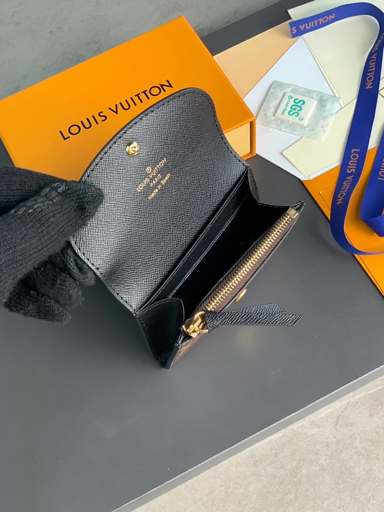 루이비통 로잘리 코인 퍼스 M82333