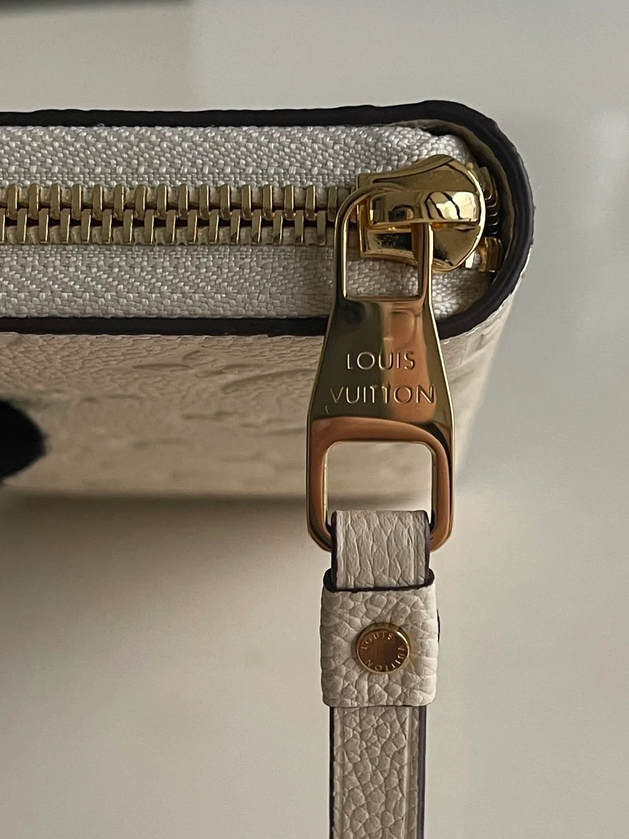 루이비통 지피 월릿 M82212