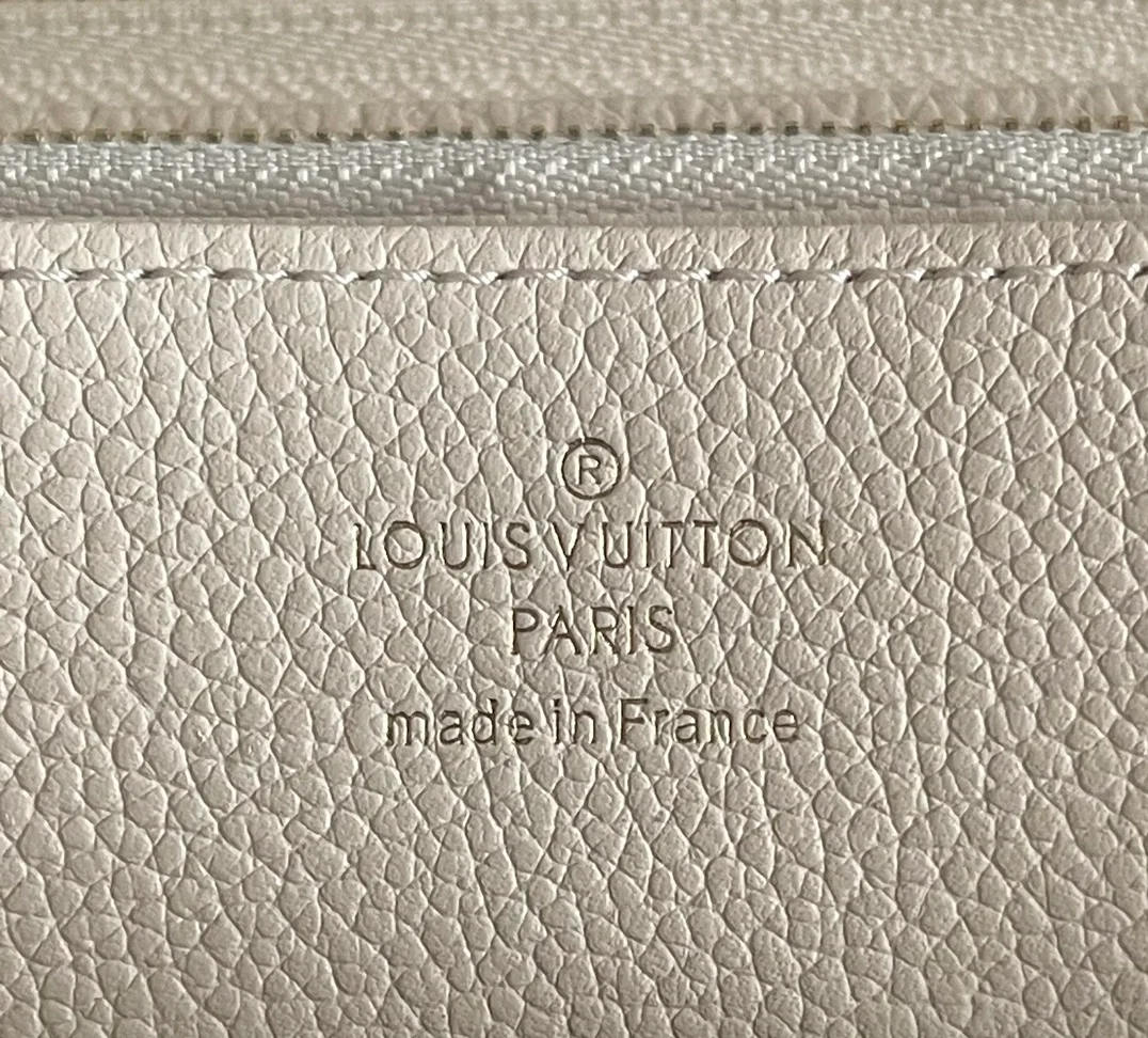 루이비통 지피 월릿 M82212