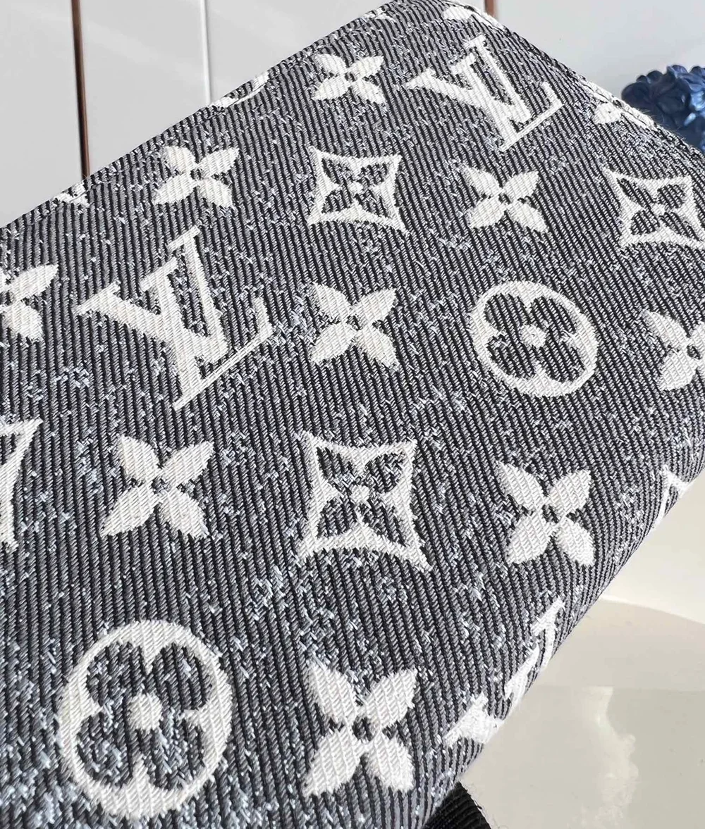 루이비통 지피 월릿 M81858