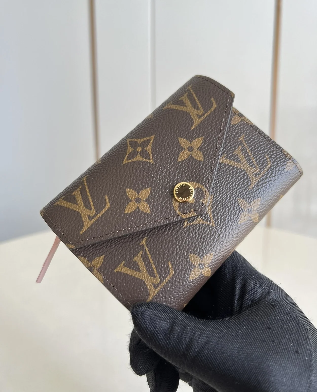 루이비통 빅토린 월릿 M62360