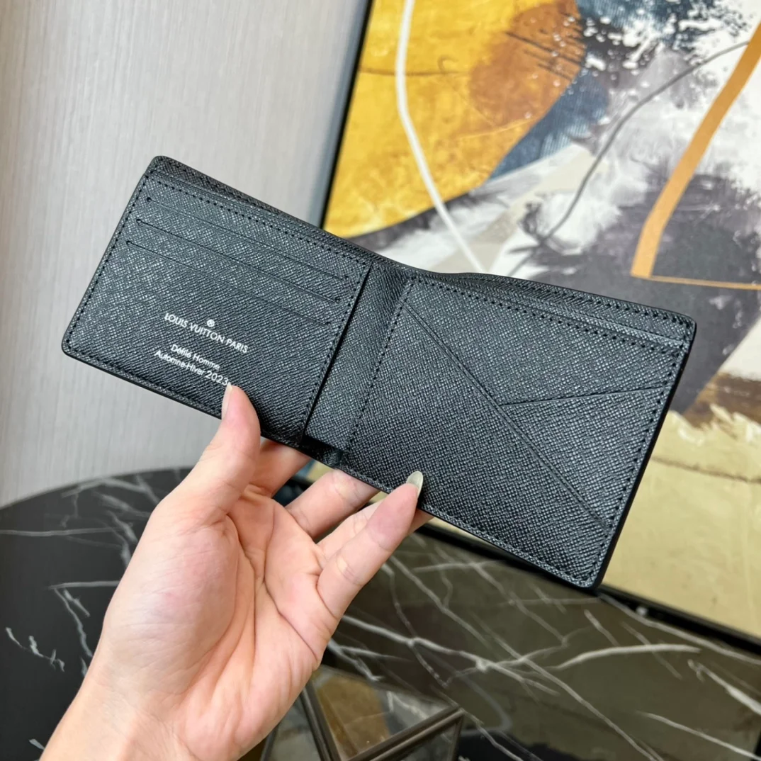 루이비통 멀티플 월릿 M82573