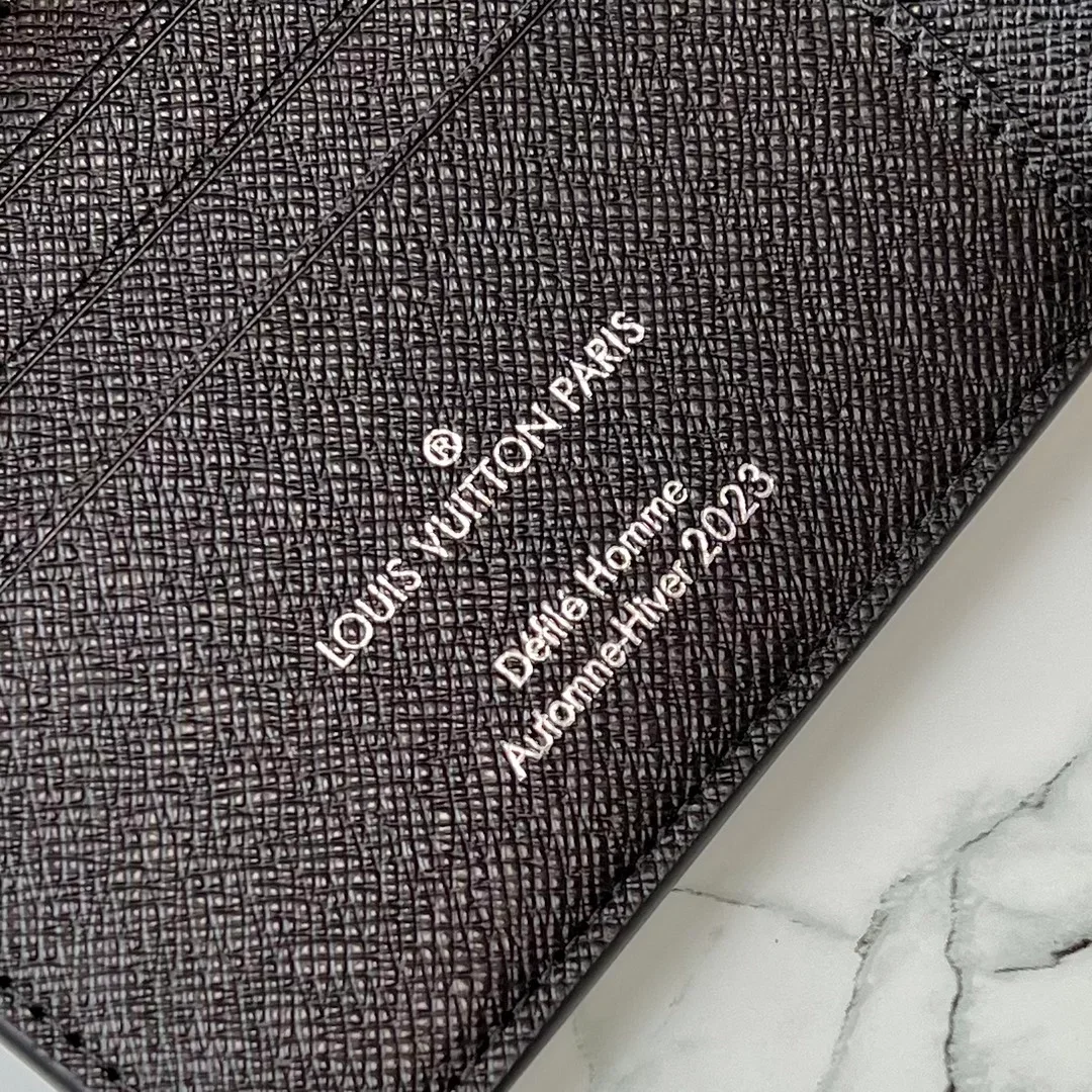 루이비통 멀티플 월릿 M82573