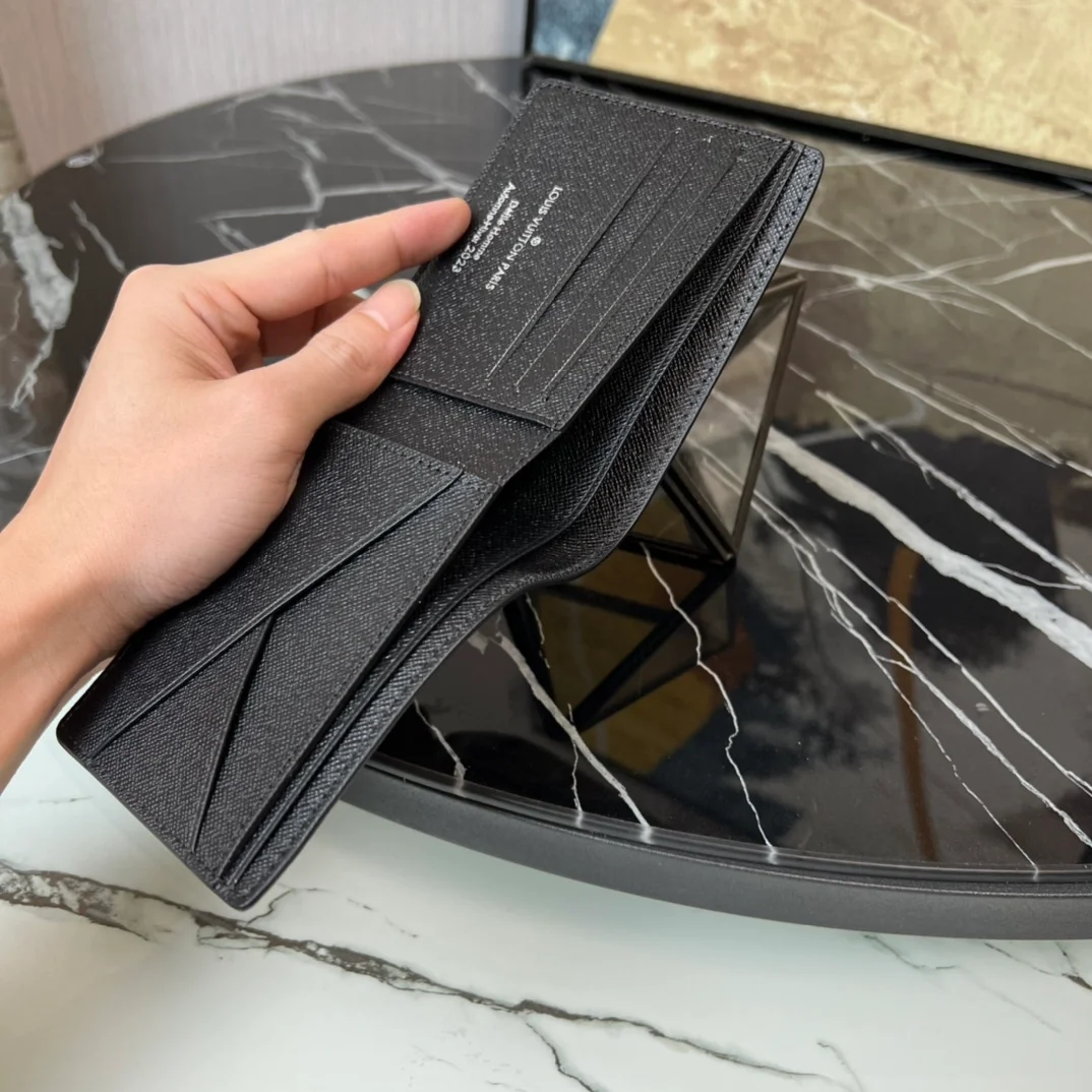 루이비통 멀티플 월릿 M82573