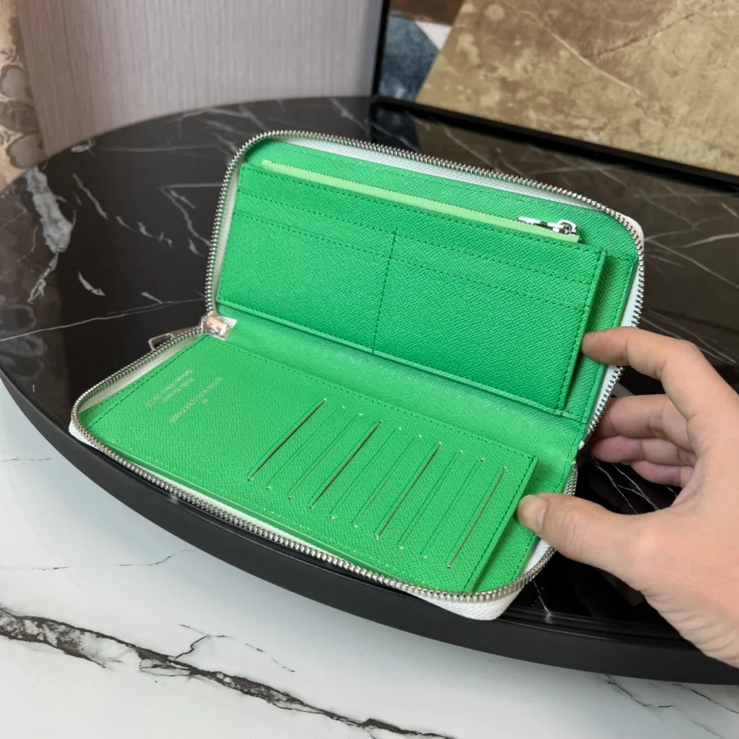 루이비통 지피 버티컬 월릿 M82590