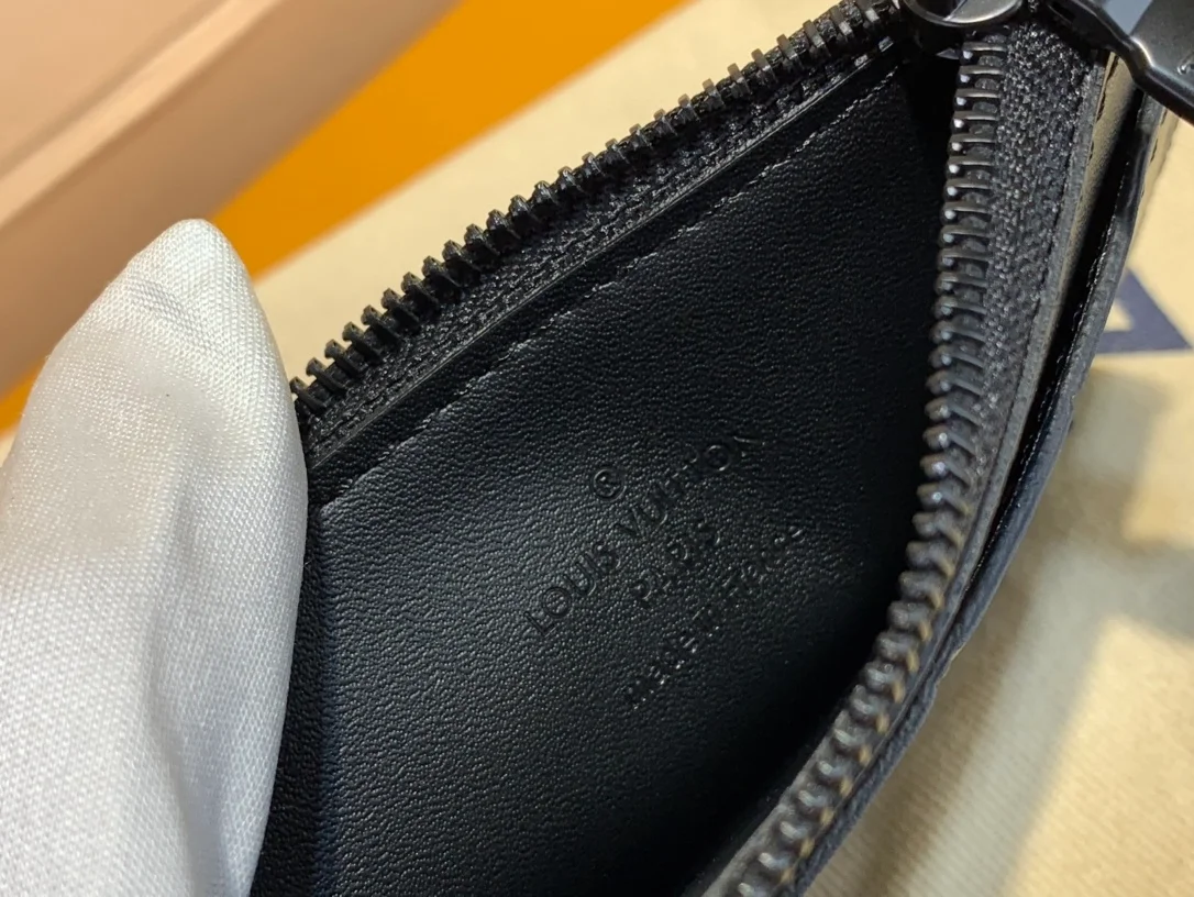 루이비통 코인 카드 홀더 M82245