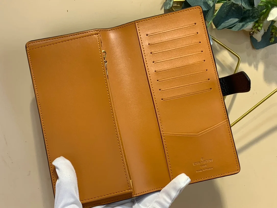 루이비통 토뤼옹 버티컬 월릿 M81330