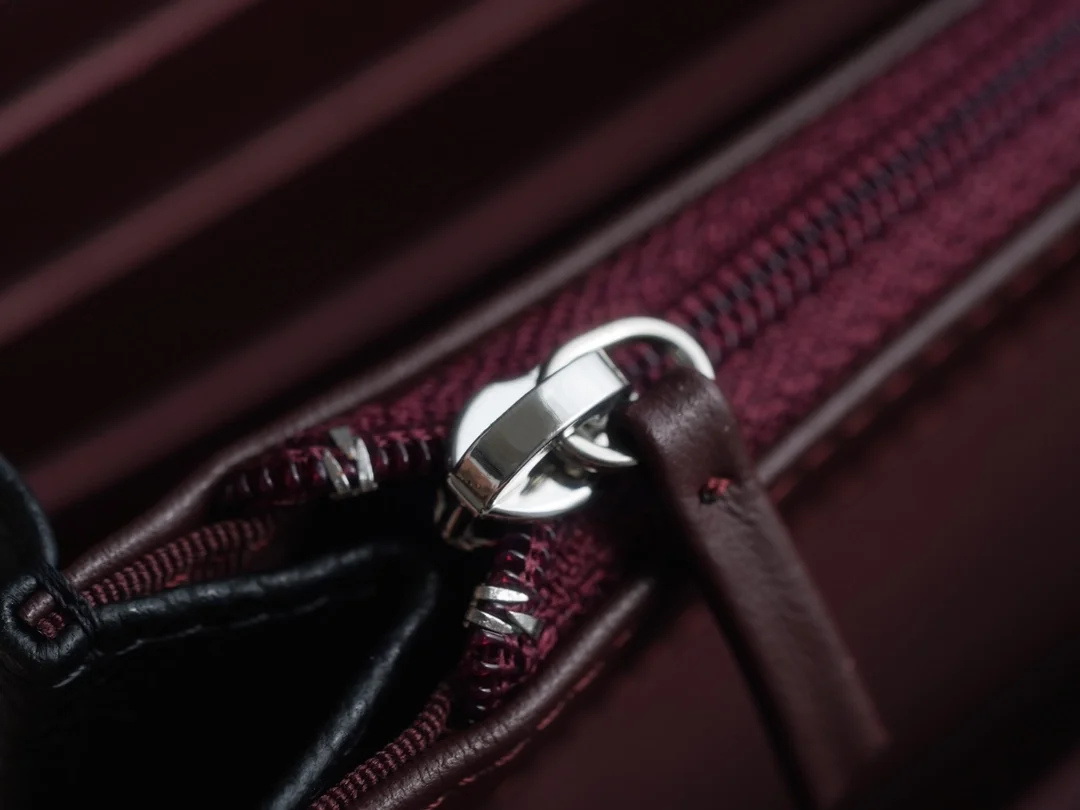 샤넬 클래식 캐비어 플랩 장지갑 은장