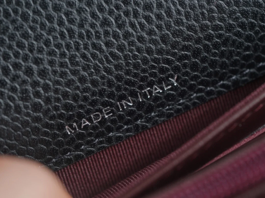 샤넬 클래식 캐비어 플랩 장지갑 은장