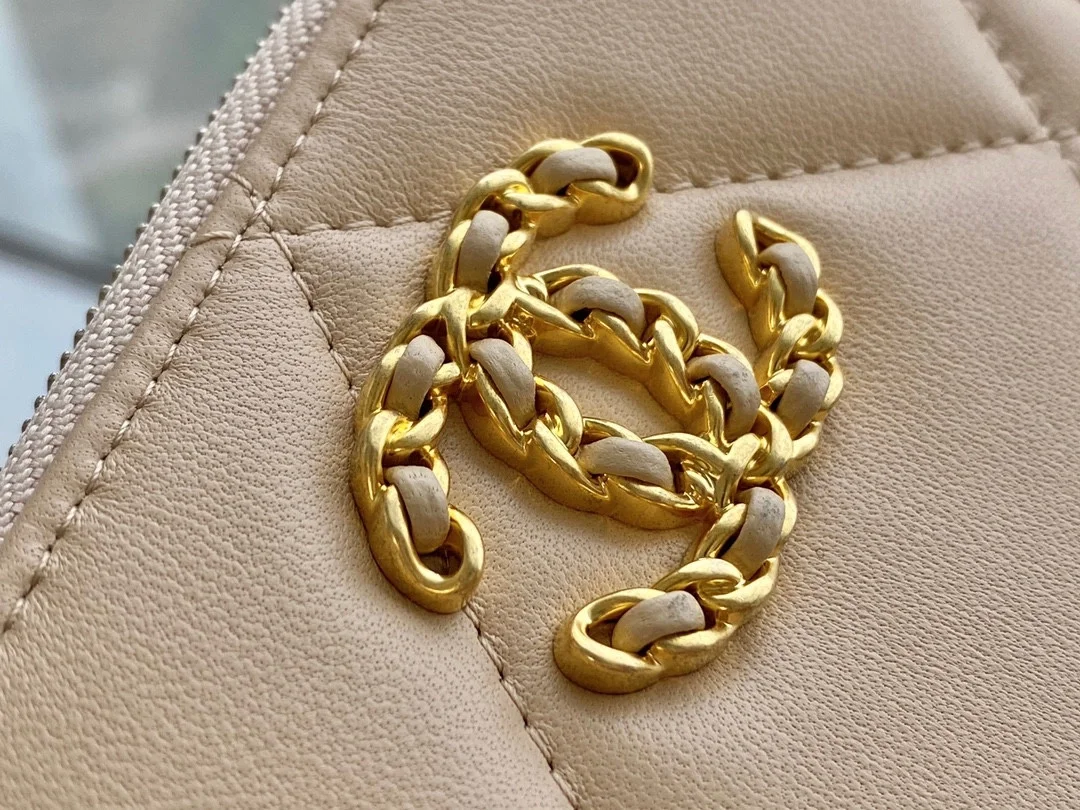 샤넬 19 지퍼 코인 지갑 베이지