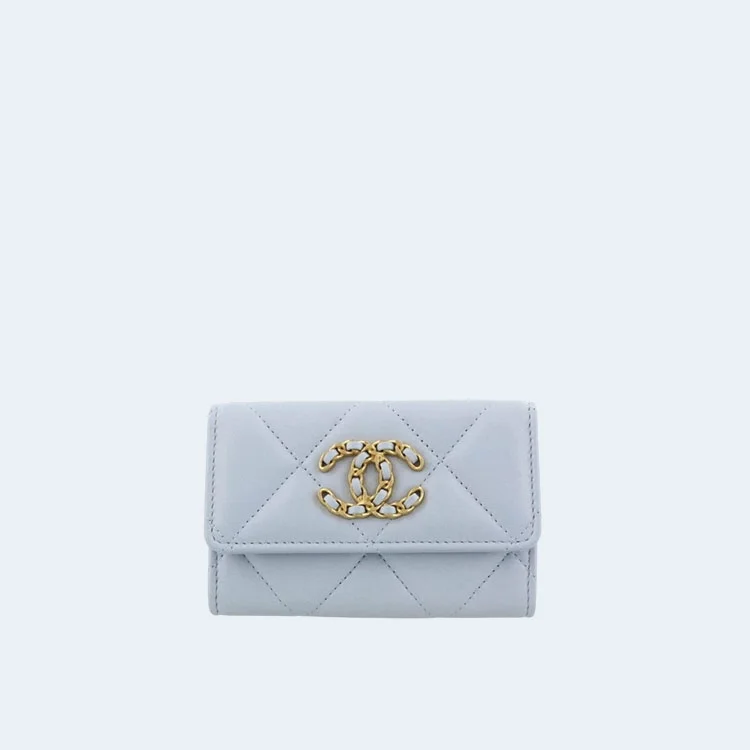 샤넬 19 플랩 카드 홀더 스카이 블루