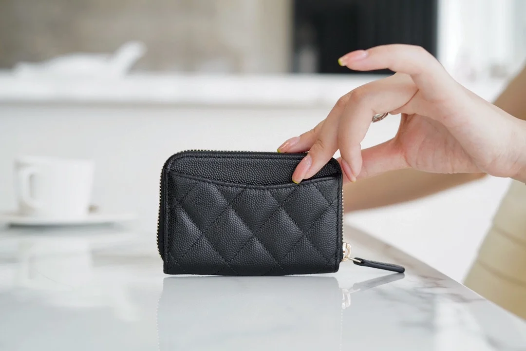 샤넬 클래식 지퍼 코인 지갑 실버