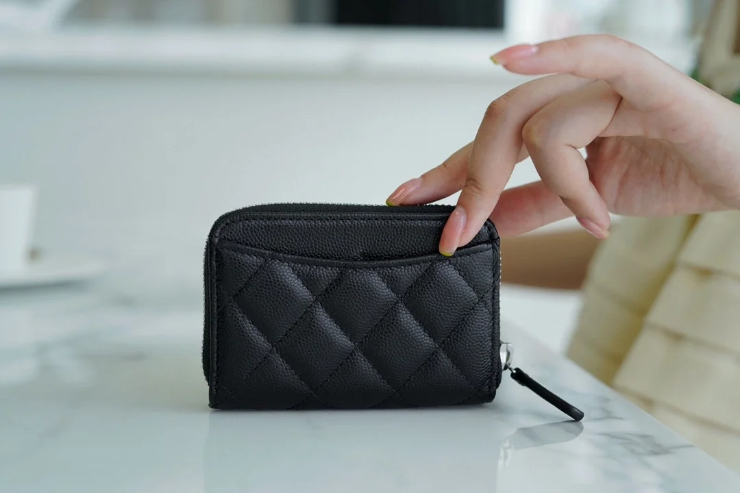 샤넬 클래식 지퍼 코인 지갑 실버