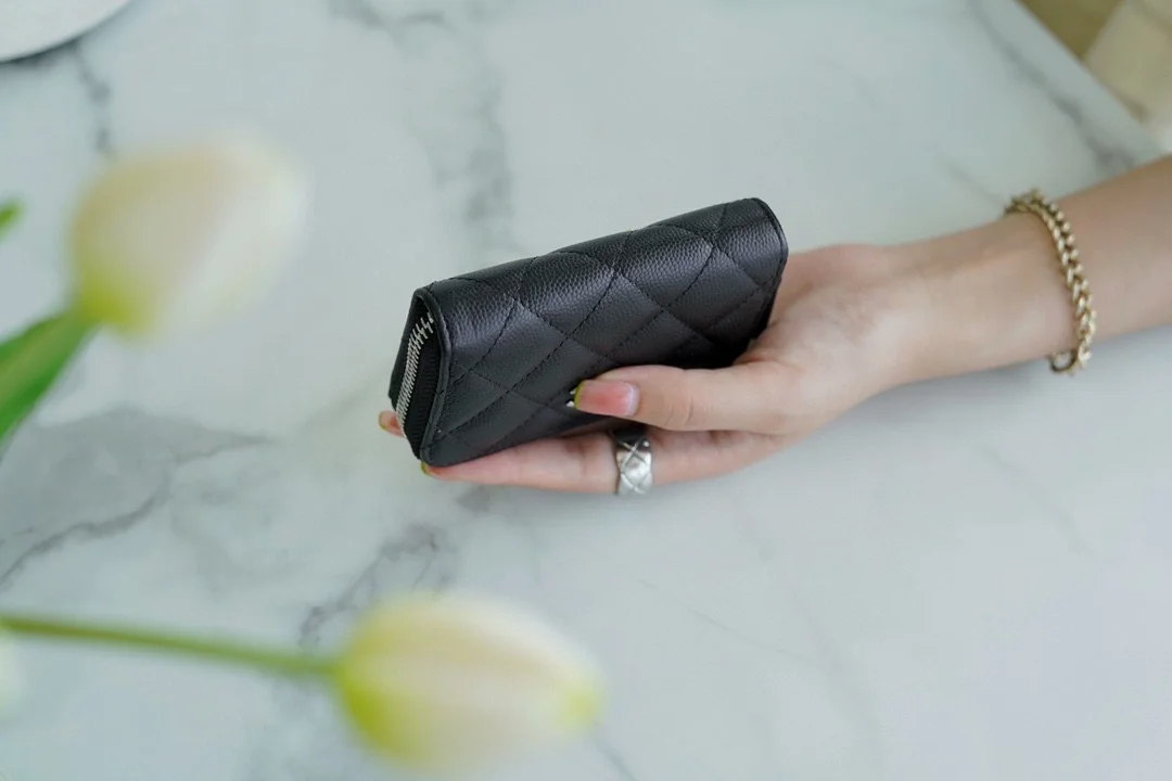 샤넬 클래식 지퍼 코인 지갑 실버