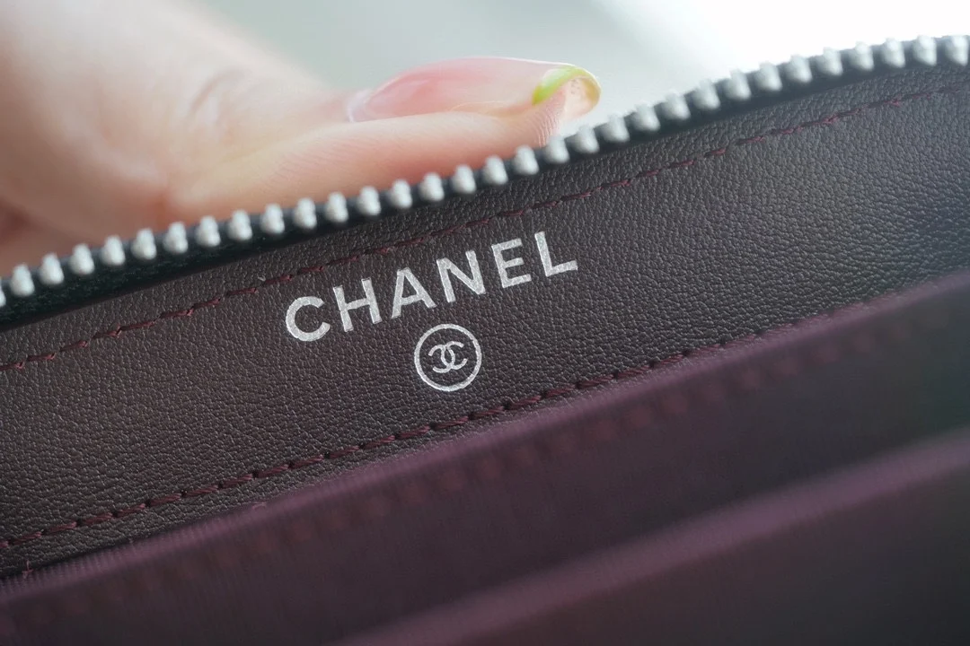 샤넬 클래식 지퍼 코인 지갑 실버