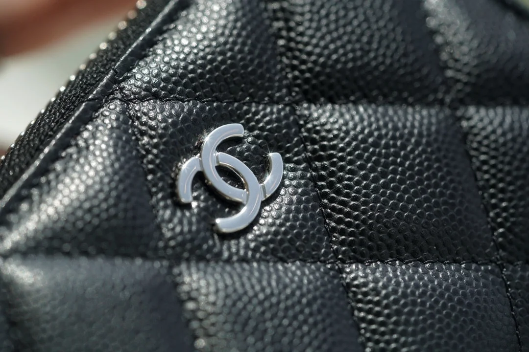 샤넬 클래식 지퍼 코인 지갑 실버