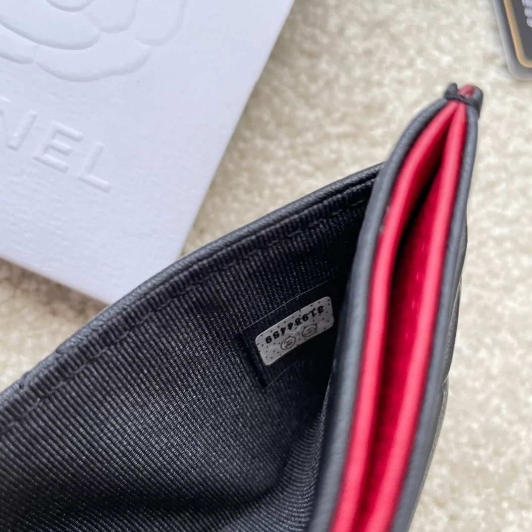 샤넬 19 카드홀더 램스킨&골드 메탈 블랙