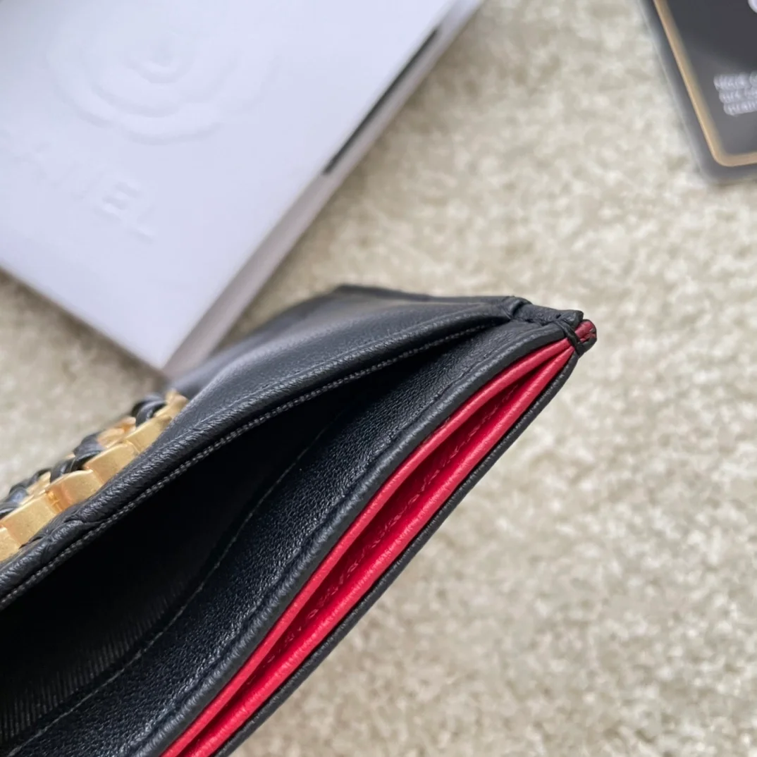 샤넬 19 카드홀더 램스킨&골드 메탈 블랙