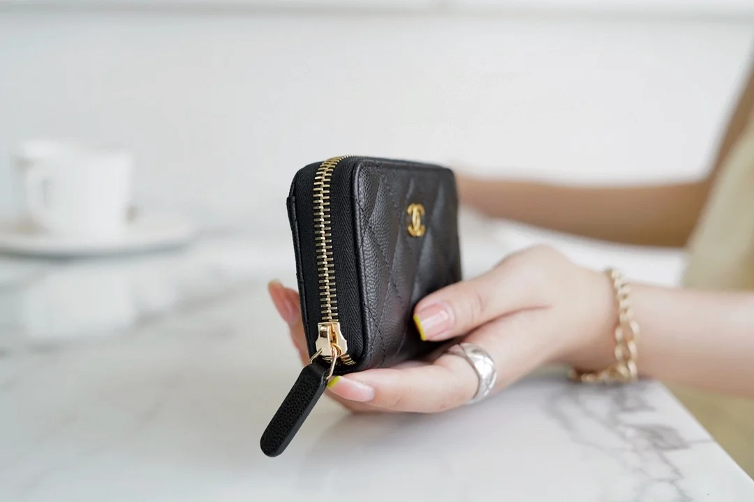 샤넬 클래식 지퍼 코인 지갑 골드