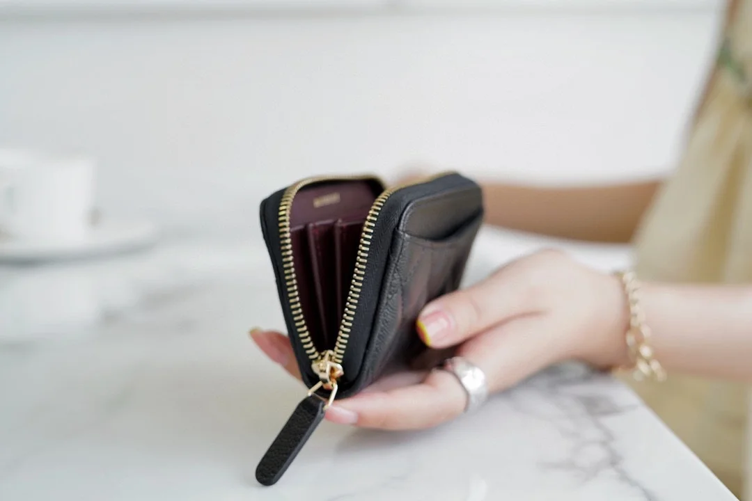 샤넬 클래식 지퍼 코인 지갑 골드