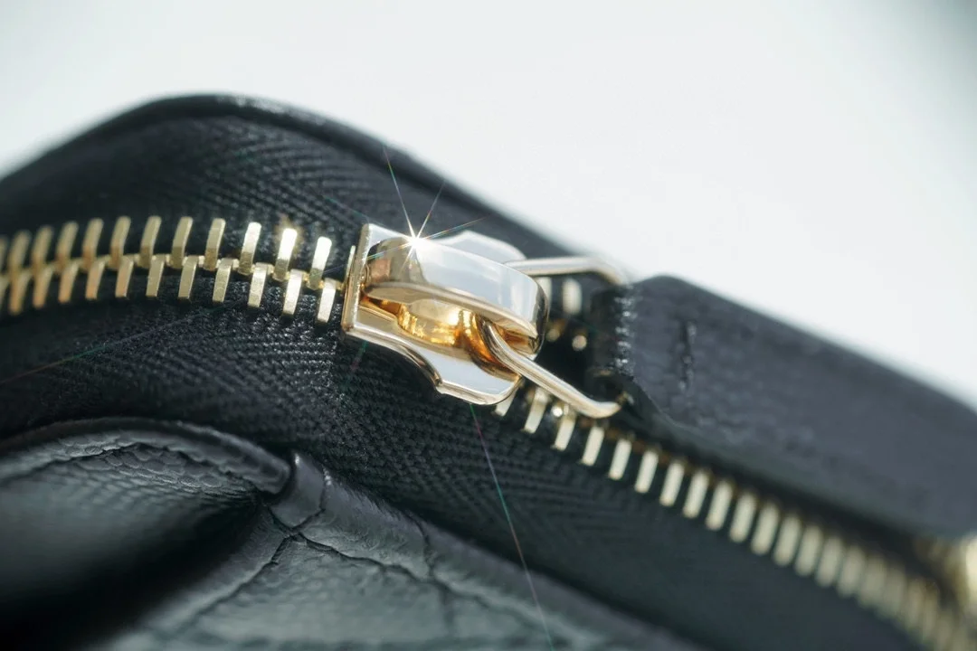 샤넬 클래식 지퍼 코인 지갑 골드