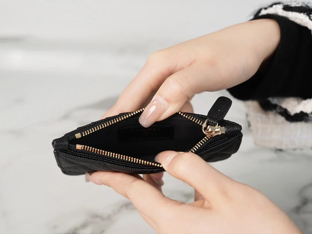 샤넬 클래식 지퍼 카드 홀더