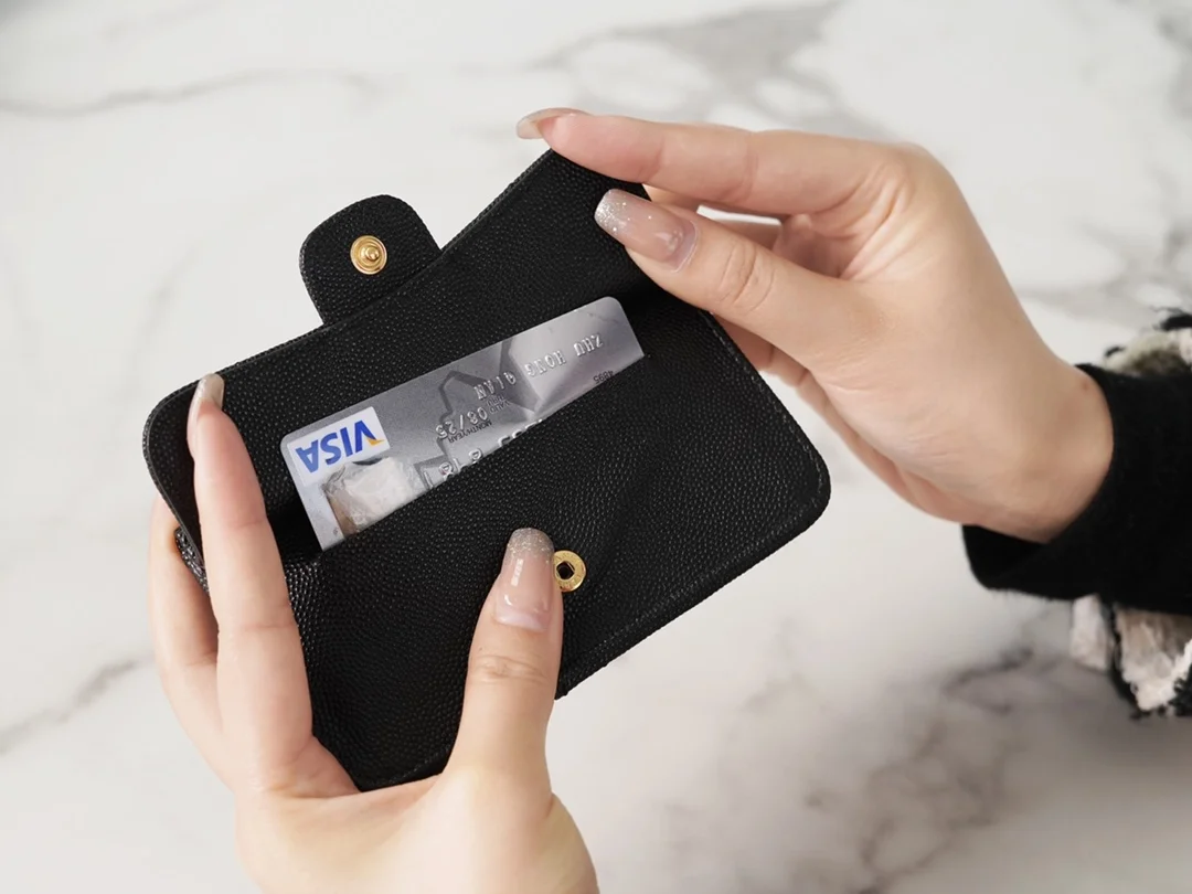 샤넬 클래식 지퍼 카드 홀더