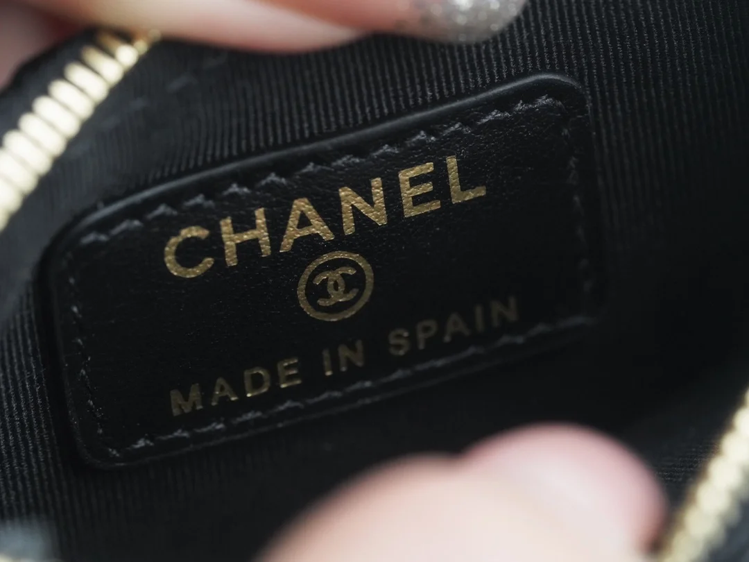 샤넬 클래식 지퍼 카드 홀더