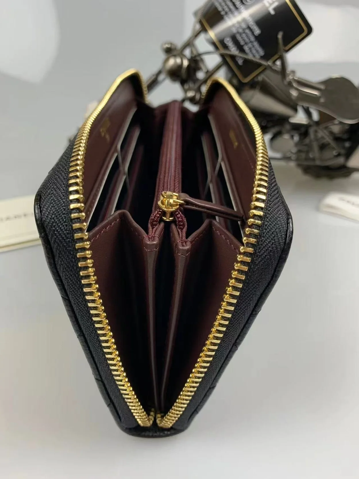 샤넬 클래식 지퍼 지갑