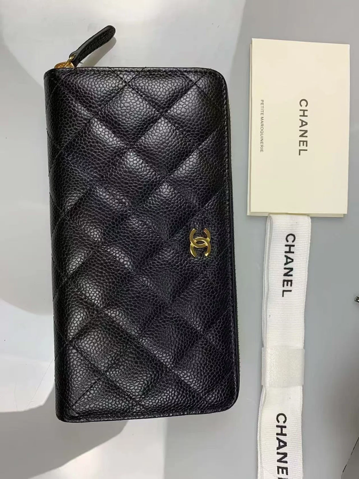 샤넬 클래식 지퍼 지갑